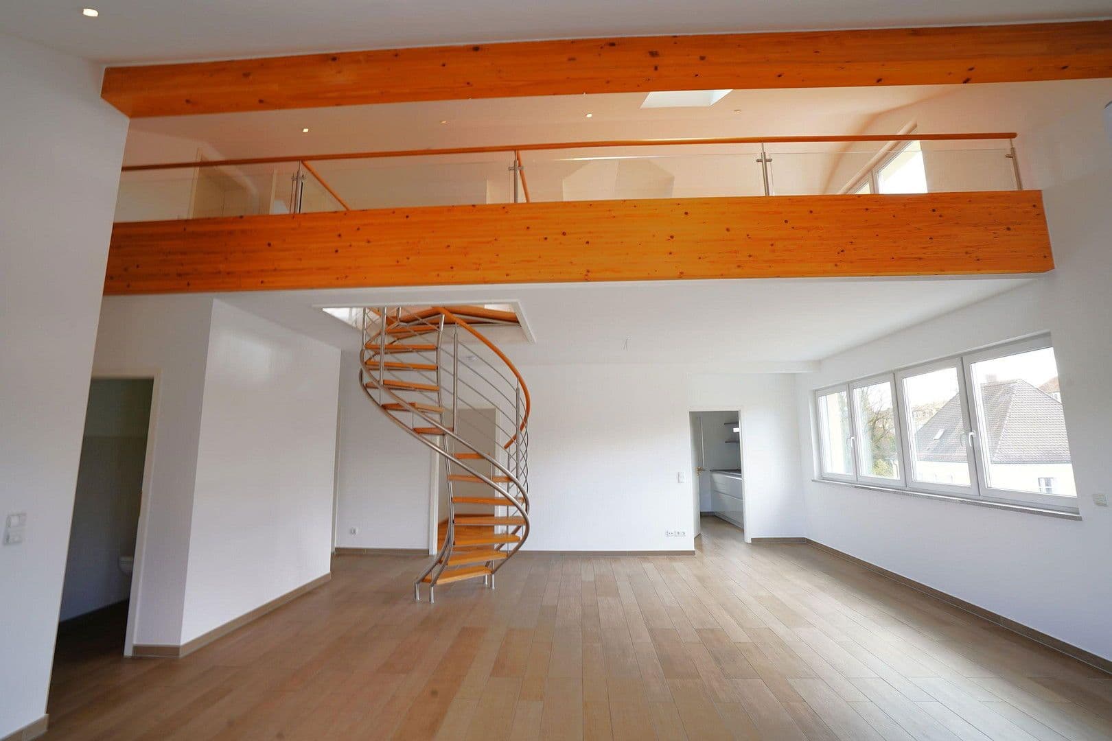 Pronájem bytu 4+1 147 m², München, Bavorsko Pronájem bytu 4+1 147 m², München, Bavorsko