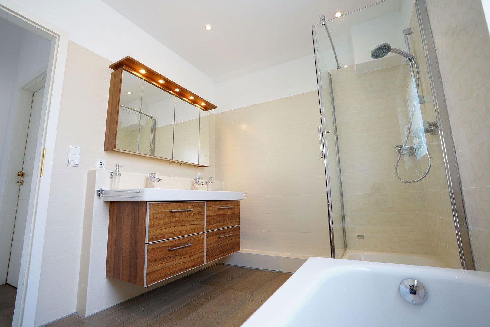 Pronájem bytu 4+1 147 m², München, Bavorsko Pronájem bytu 4+1 147 m², München, Bavorsko