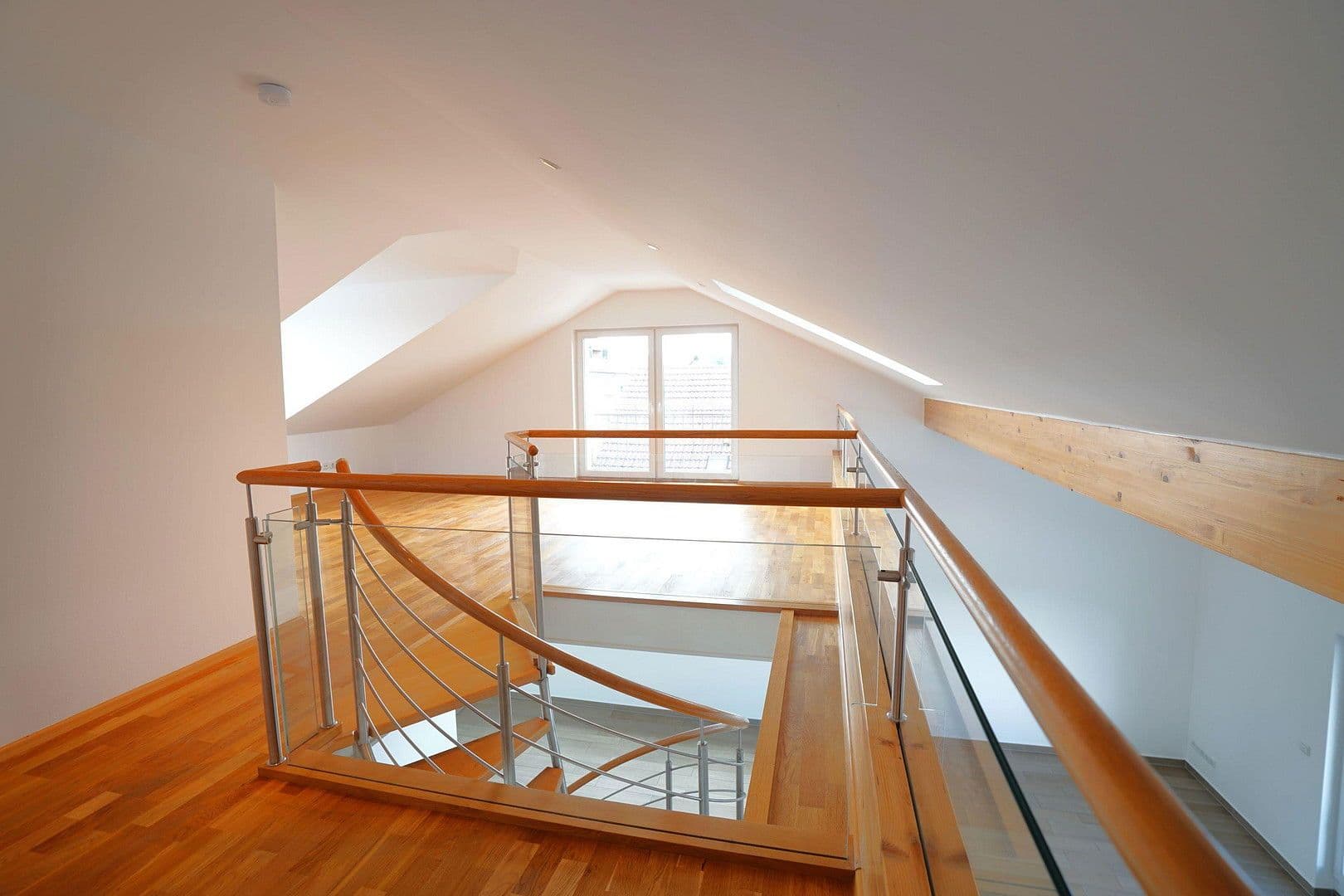 Pronájem bytu 4+1 147 m², München, Bavorsko Pronájem bytu 4+1 147 m², München, Bavorsko