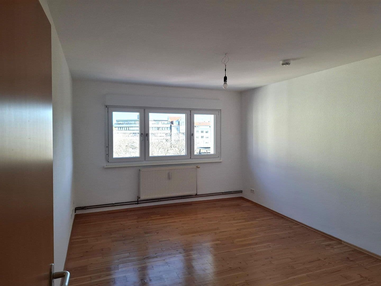 Pronájem bytu 4+1 107 m², Douglasstraße 34, Karlsruhe, Bádensko-Württembersko Pronájem bytu 4+1 107 m², Douglasstraße 34, Karlsruhe, Bádensko-Württembersko