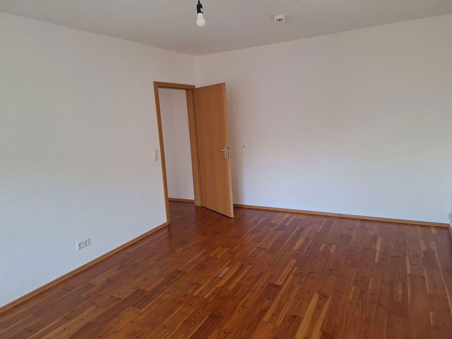 Pronájem bytu 4+1 107 m², Douglasstraße 34, Karlsruhe, Bádensko-Württembersko Pronájem bytu 4+1 107 m², Douglasstraße 34, Karlsruhe, Bádensko-Württembersko