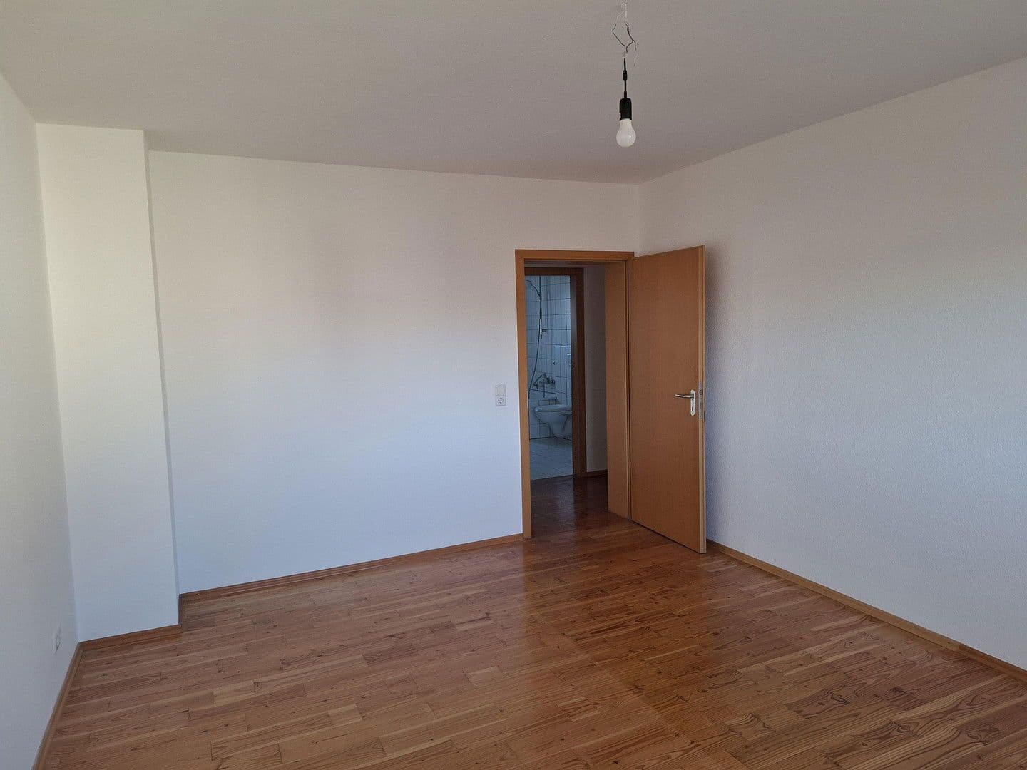 Pronájem bytu 4+1 107 m², Douglasstraße 34, Karlsruhe, Bádensko-Württembersko Pronájem bytu 4+1 107 m², Douglasstraße 34, Karlsruhe, Bádensko-Württembersko