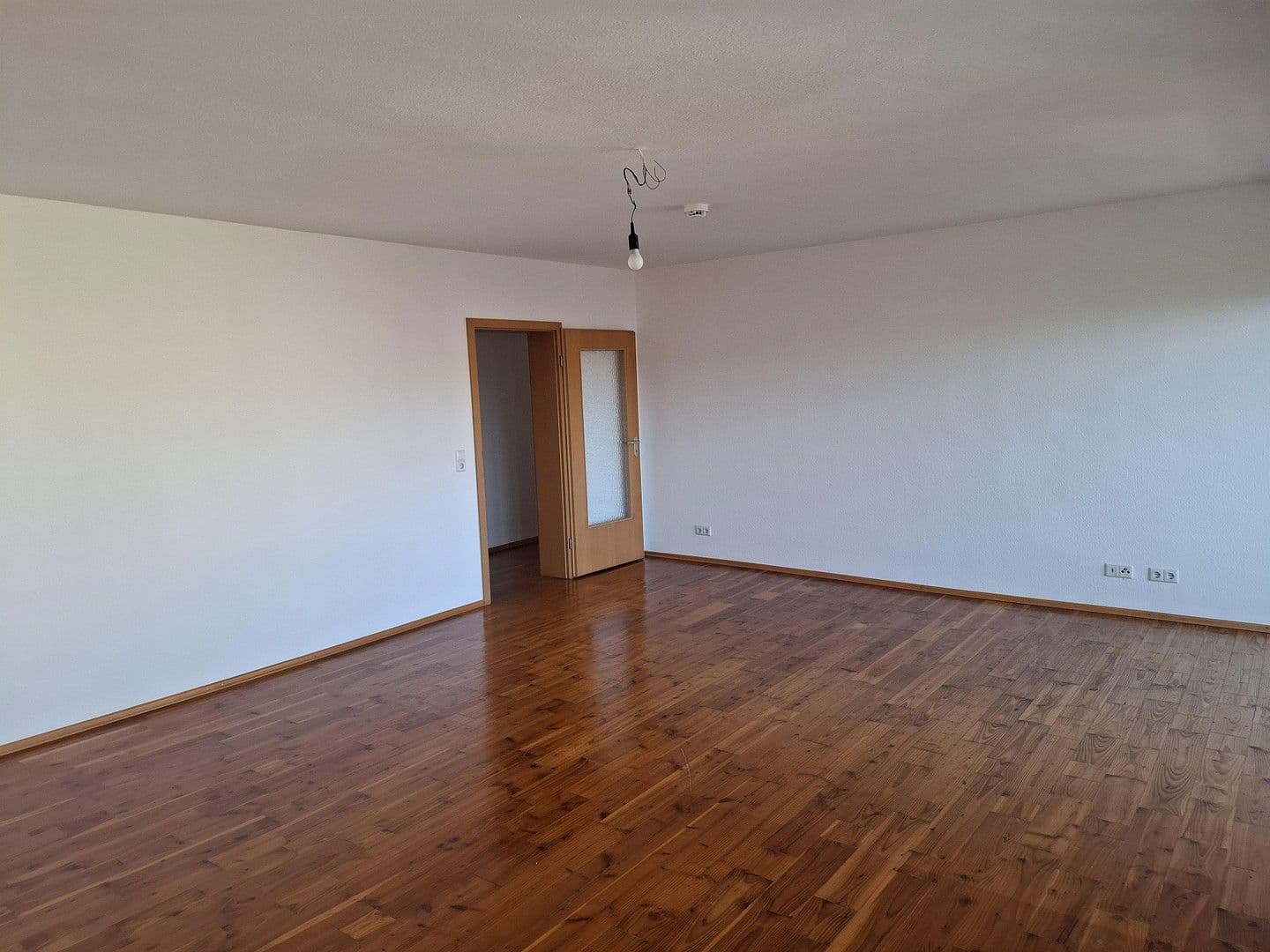 Pronájem bytu 4+1 107 m², Douglasstraße 34, Karlsruhe, Bádensko-Württembersko Pronájem bytu 4+1 107 m², Douglasstraße 34, Karlsruhe, Bádensko-Württembersko