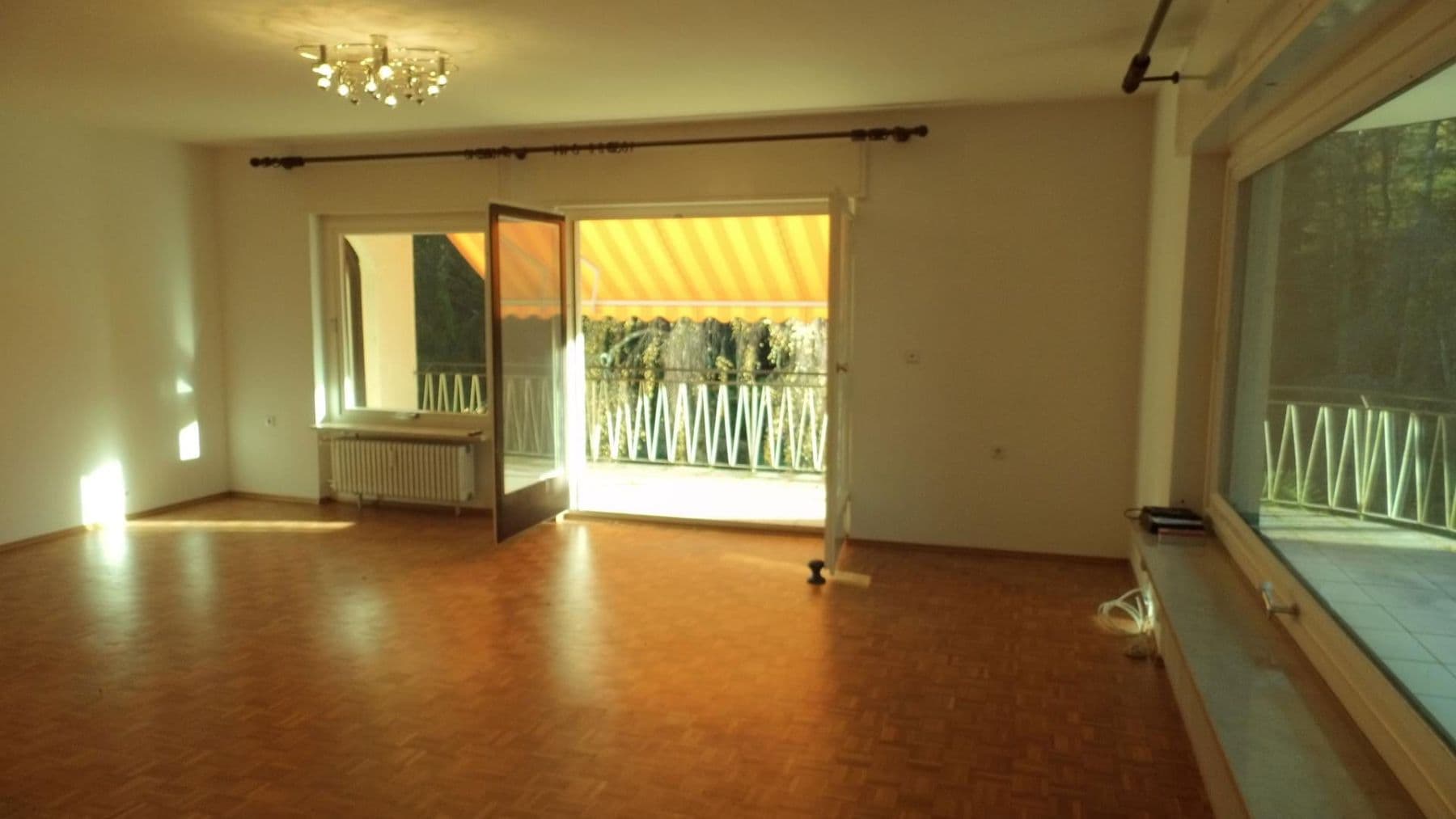 Pronájem bytu 4+1 130 m², Schwimmbadstraße 7, Bad Herrenalb, Bádensko-Württembersko Pronájem bytu 4+1 130 m², Schwimmbadstraße 7, Bad Herrenalb, Bádensko-Württembersko