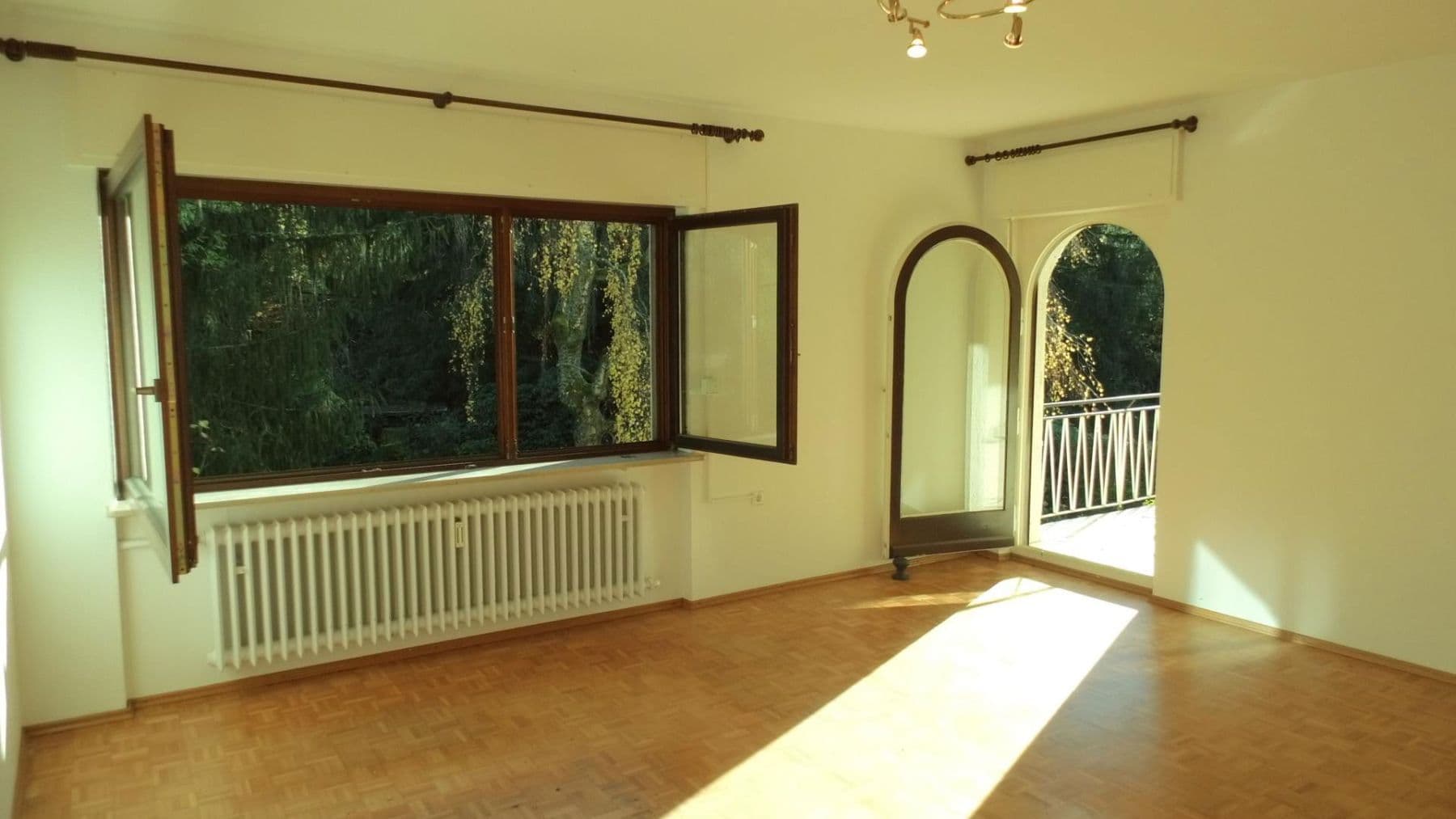 Pronájem bytu 4+1 130 m², Schwimmbadstraße 7, Bad Herrenalb, Bádensko-Württembersko Pronájem bytu 4+1 130 m², Schwimmbadstraße 7, Bad Herrenalb, Bádensko-Württembersko