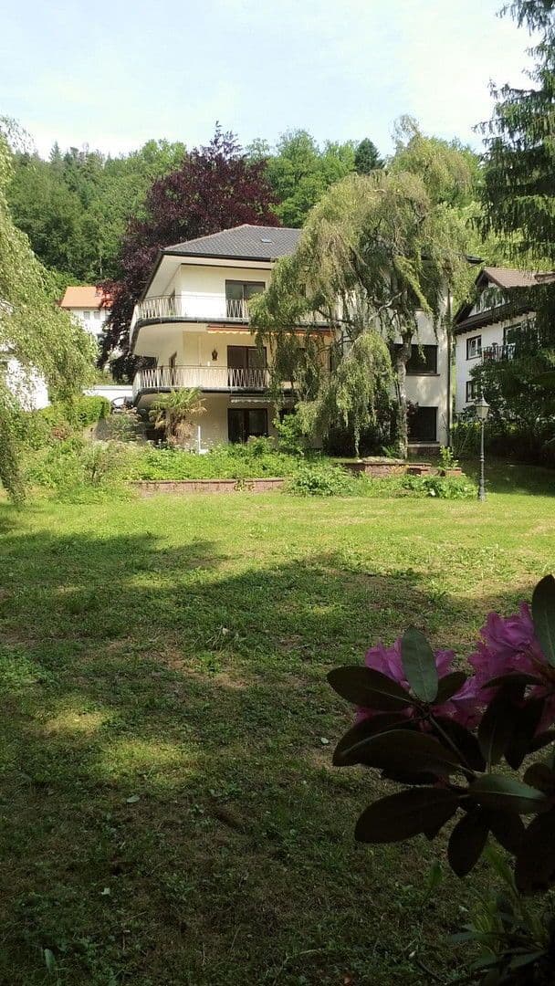 Pronájem bytu 4+1 130 m², Schwimmbadstraße 7, Bad Herrenalb, Bádensko-Württembersko Pronájem bytu 4+1 130 m², Schwimmbadstraße 7, Bad Herrenalb, Bádensko-Württembersko