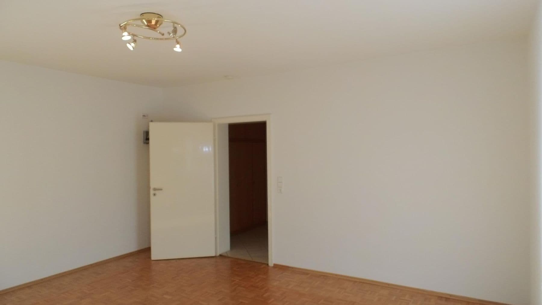 Pronájem bytu 4+1 130 m², Schwimmbadstraße 7, Bad Herrenalb, Bádensko-Württembersko Pronájem bytu 4+1 130 m², Schwimmbadstraße 7, Bad Herrenalb, Bádensko-Württembersko
