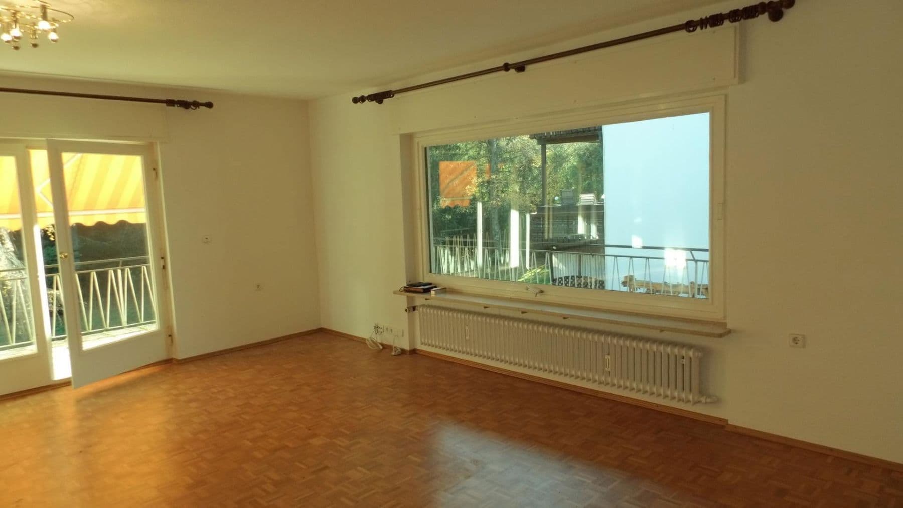 Pronájem bytu 4+1 130 m², Schwimmbadstraße 7, Bad Herrenalb, Bádensko-Württembersko Pronájem bytu 4+1 130 m², Schwimmbadstraße 7, Bad Herrenalb, Bádensko-Württembersko
