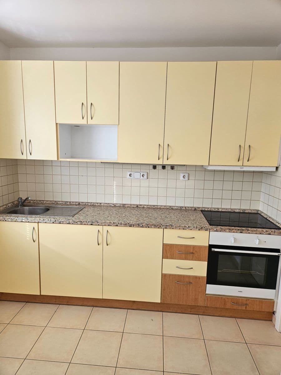 Pronájem bytu 2+1 53 m², Úhonická, Jeneč, Středočeský kraj Pronájem bytu 2+1 53 m², Úhonická, Jeneč, Středočeský kraj