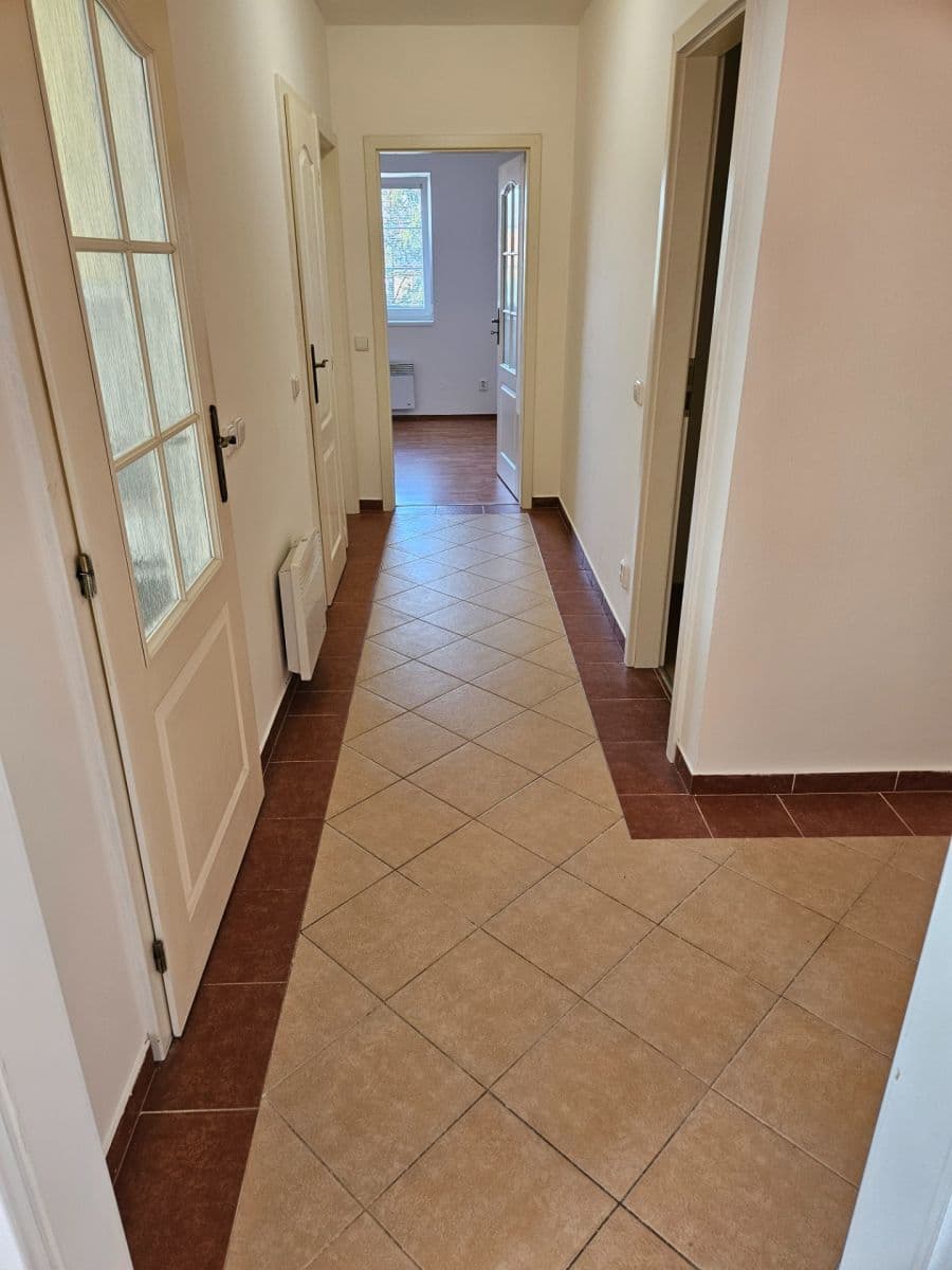 Pronájem bytu 2+1 53 m², Úhonická, Jeneč, Středočeský kraj Pronájem bytu 2+1 53 m², Úhonická, Jeneč, Středočeský kraj