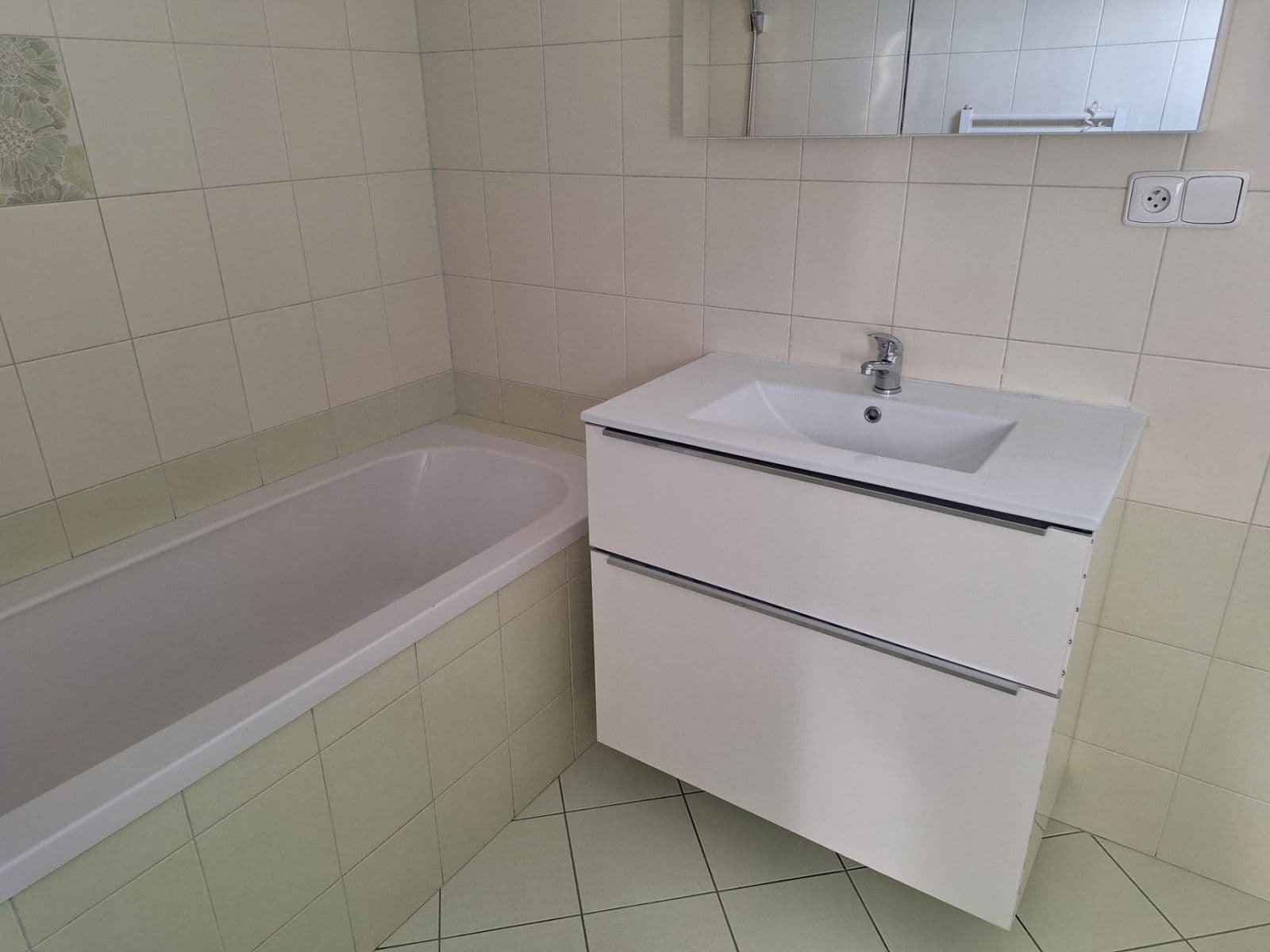 Pronájem bytu 2+1 53 m², Úhonická, Jeneč, Středočeský kraj Pronájem bytu 2+1 53 m², Úhonická, Jeneč, Středočeský kraj