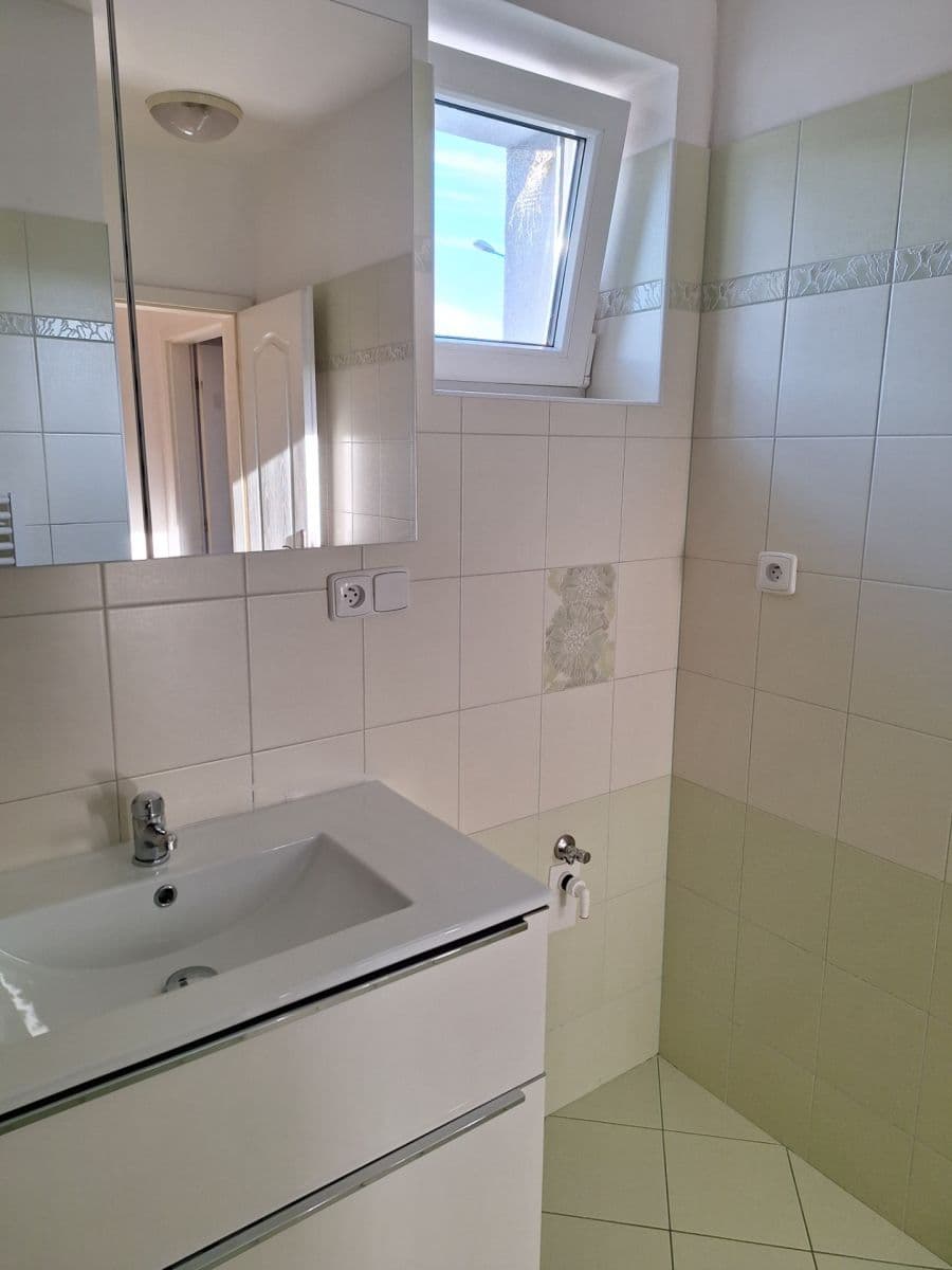 Pronájem bytu 2+1 53 m², Úhonická, Jeneč, Středočeský kraj Pronájem bytu 2+1 53 m², Úhonická, Jeneč, Středočeský kraj