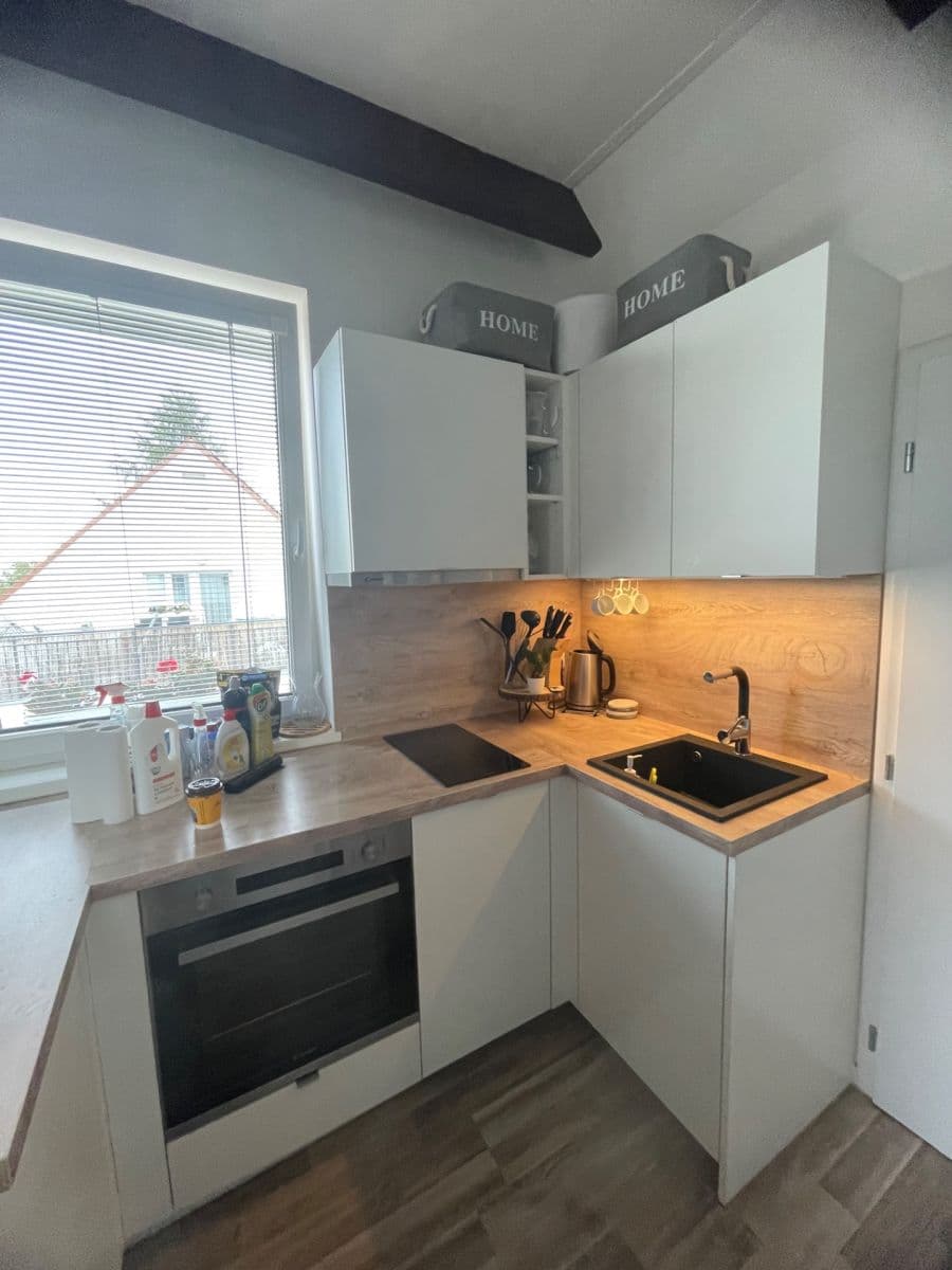 Pronájem bytu 1+kk 37 m², Zbuzanská, Praha, Praha Pronájem bytu 1+kk 37 m², Zbuzanská, Praha, Praha