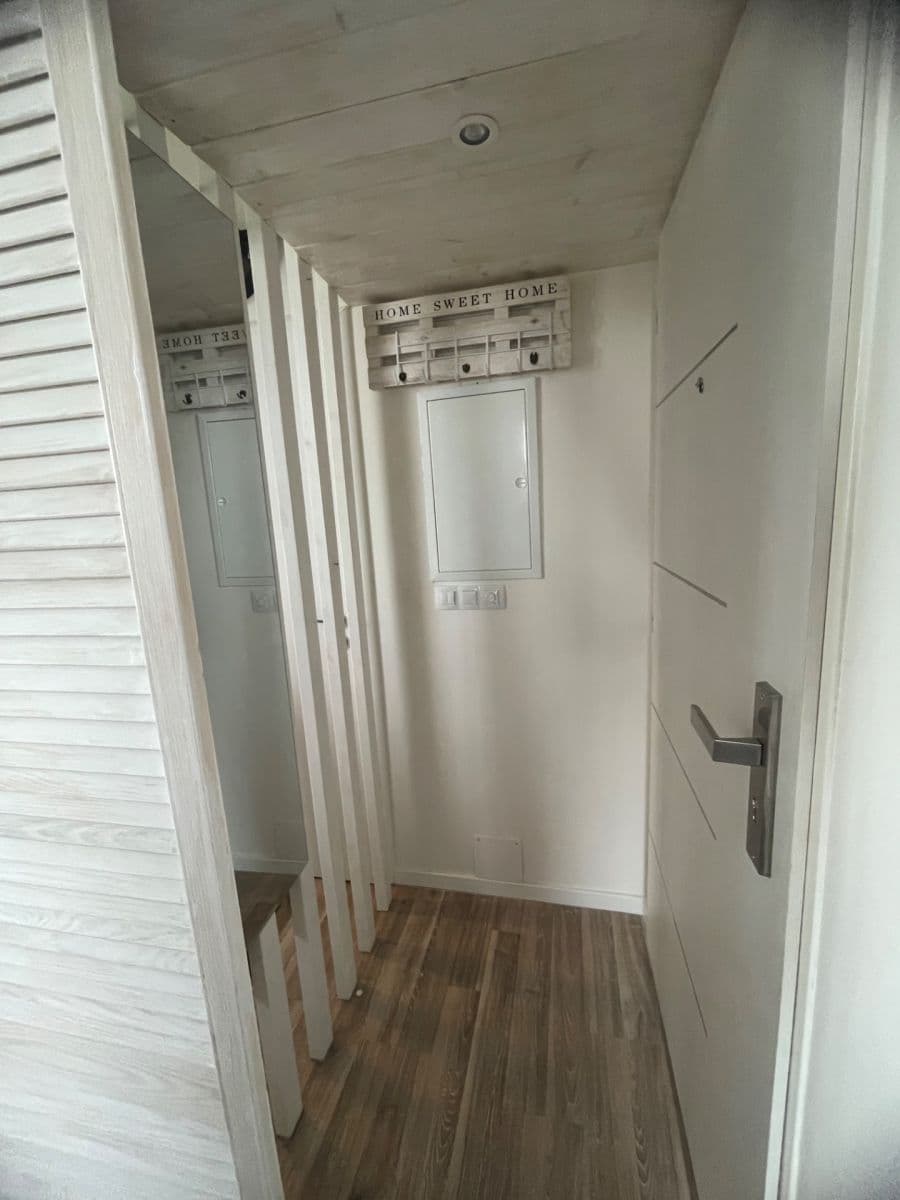 Pronájem bytu 1+kk 37 m², Zbuzanská, Praha, Praha Pronájem bytu 1+kk 37 m², Zbuzanská, Praha, Praha