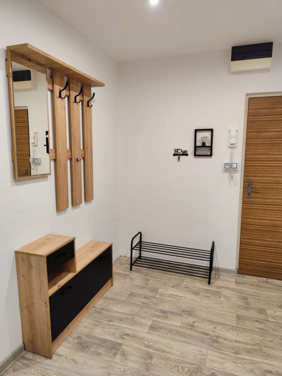 Pronájem bytu 3+1 79 m², Luční, Ivančice, Jihomoravský kraj Pronájem bytu 3+1 79 m², Luční, Ivančice, Jihomoravský kraj