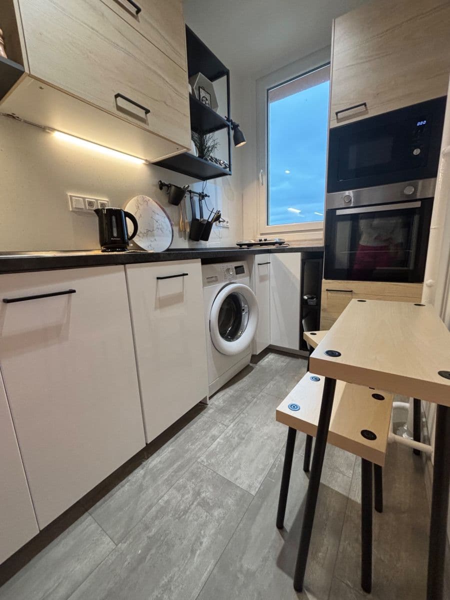 Pronájem bytu 1+1 39 m², Halasovo náměstí, Brno, Jihomoravský kraj Pronájem bytu 1+1 39 m², Halasovo náměstí, Brno, Jihomoravský kraj