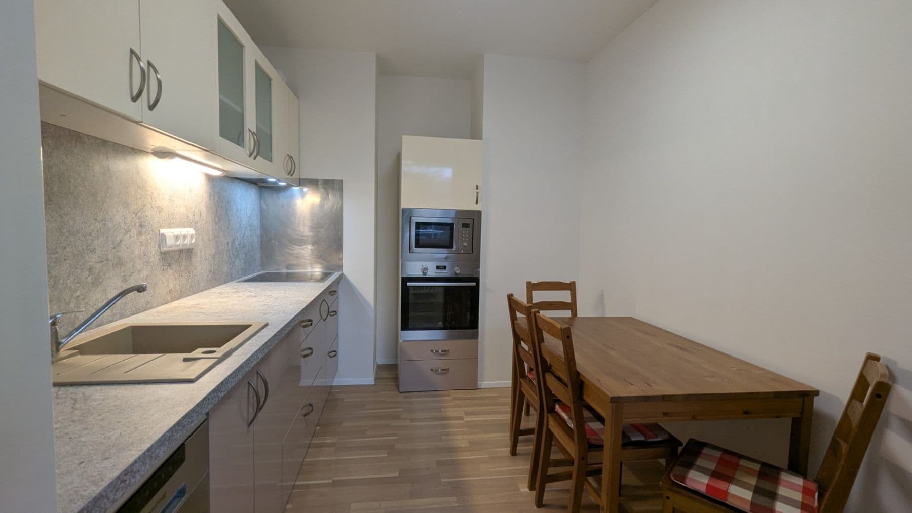 Pronájem bytu 3+1 82 m², Vysočanská, Praha, Praha Pronájem bytu 3+1 82 m², Vysočanská, Praha, Praha