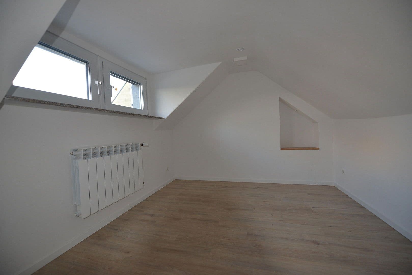 Prodej domu 333 m², pozemek 619 m², Düsseldorfer Landstr. 161, Duisburg, Severní Porýní-Vestfálsko Prodej domu 333 m², pozemek 619 m², Düsseldorfer Landstr. 161, Duisburg, Severní Porýní-Vestfálsko
