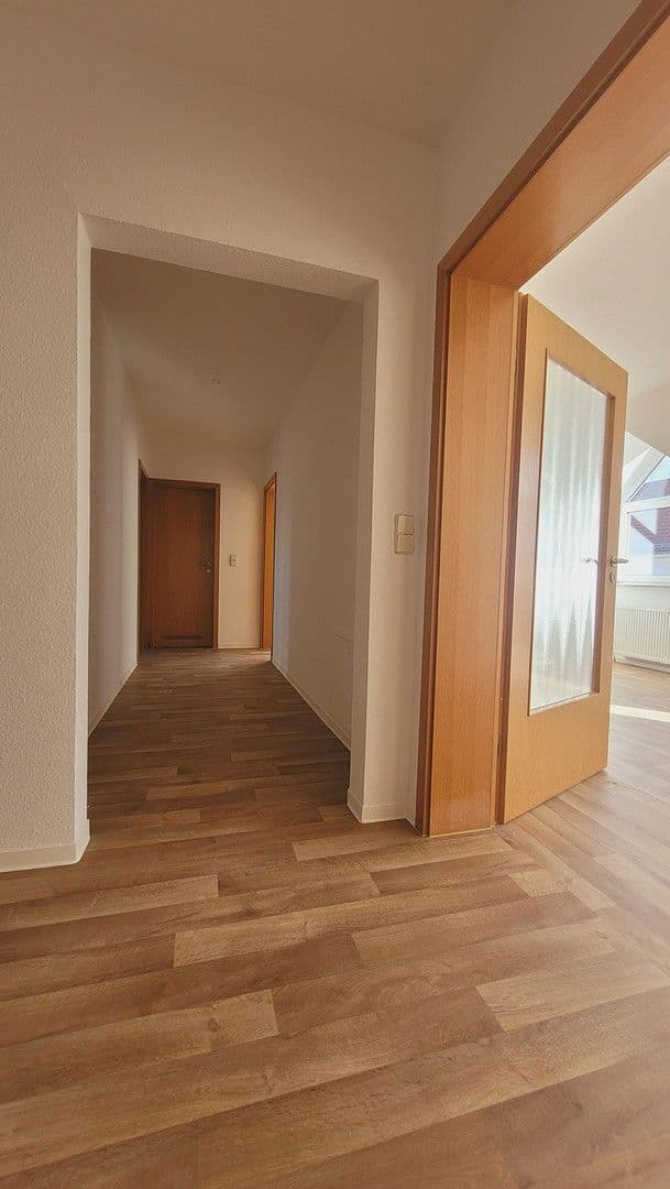 Pronájem bytu 4+1 103 m², Bahnhofstraße 48, Borna, Sasko Pronájem bytu 4+1 103 m², Bahnhofstraße 48, Borna, Sasko