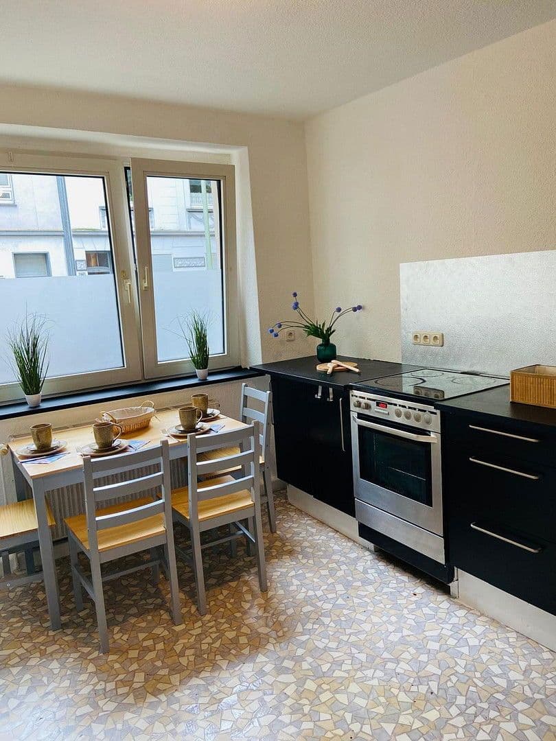 Pronájem bytu 2+1 55 m², Duissernstraße 83, Duisburg, Severní Porýní-Vestfálsko Pronájem bytu 2+1 55 m², Duissernstraße 83, Duisburg, Severní Porýní-Vestfálsko