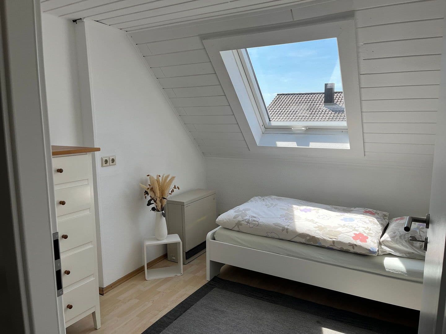 Pronájem bytu 1+1 120 m², Waghäusel, Bádensko-Württembersko Pronájem bytu 1+1 120 m², Waghäusel, Bádensko-Württembersko