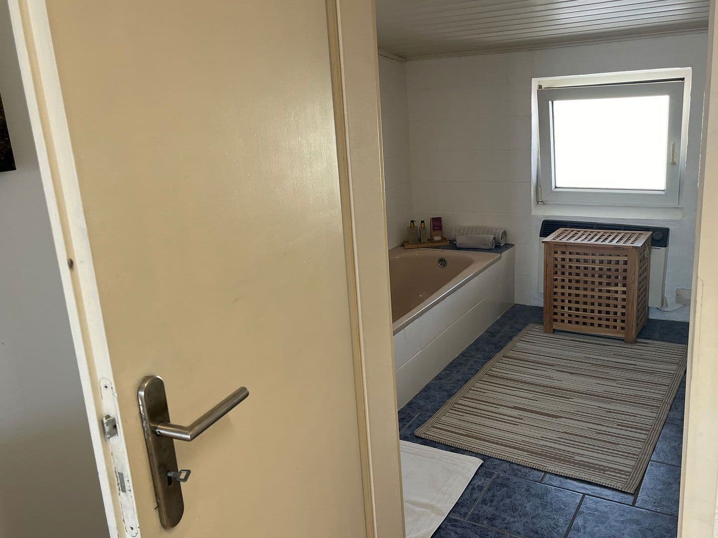 Pronájem bytu 1+1 120 m², Waghäusel, Bádensko-Württembersko Pronájem bytu 1+1 120 m², Waghäusel, Bádensko-Württembersko