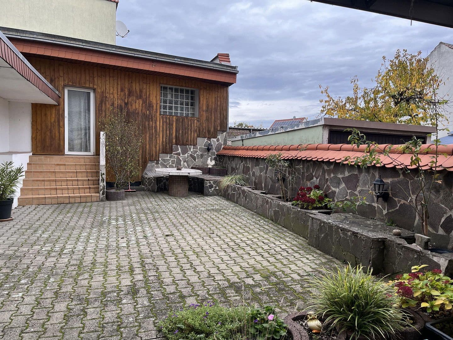 Pronájem bytu 1+1 120 m², Waghäusel, Bádensko-Württembersko Pronájem bytu 1+1 120 m², Waghäusel, Bádensko-Württembersko