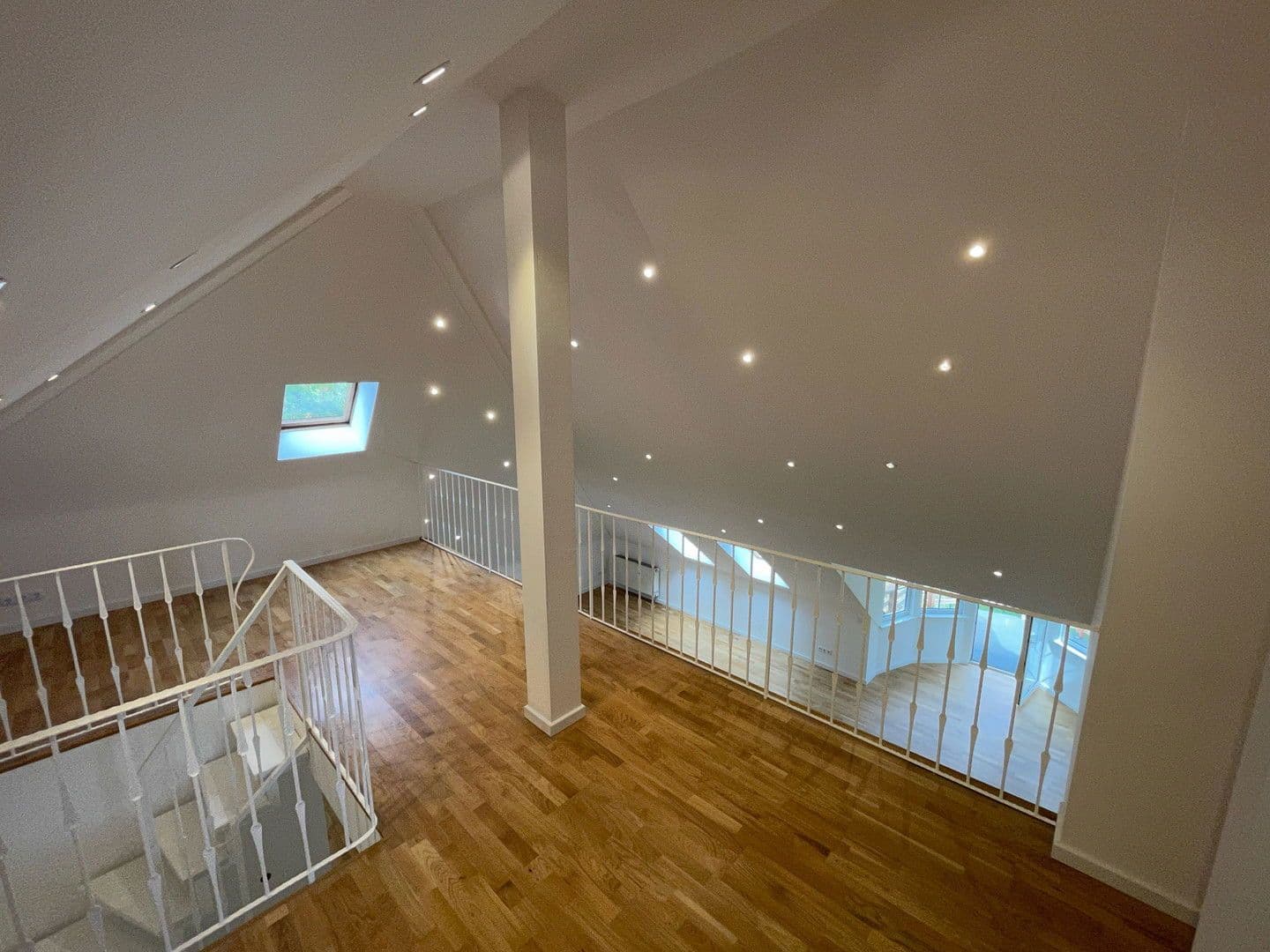 Pronájem bytu 4+kk 193 m², Bergstraße 16, Carlsberg, Porýní-Falc Pronájem bytu 4+kk 193 m², Bergstraße 16, Carlsberg, Porýní-Falc