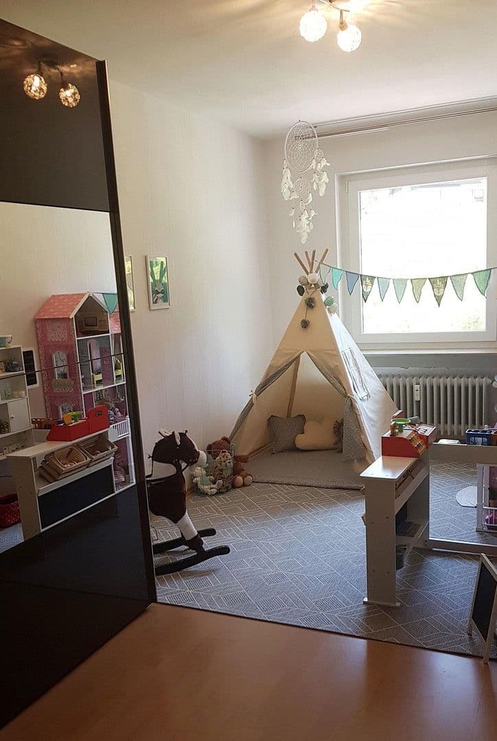 Pronájem bytu 4+1 124 m², Thüringer Str. 3, Straßberg, Bádensko-Württembersko Pronájem bytu 4+1 124 m², Thüringer Str. 3, Straßberg, Bádensko-Württembersko