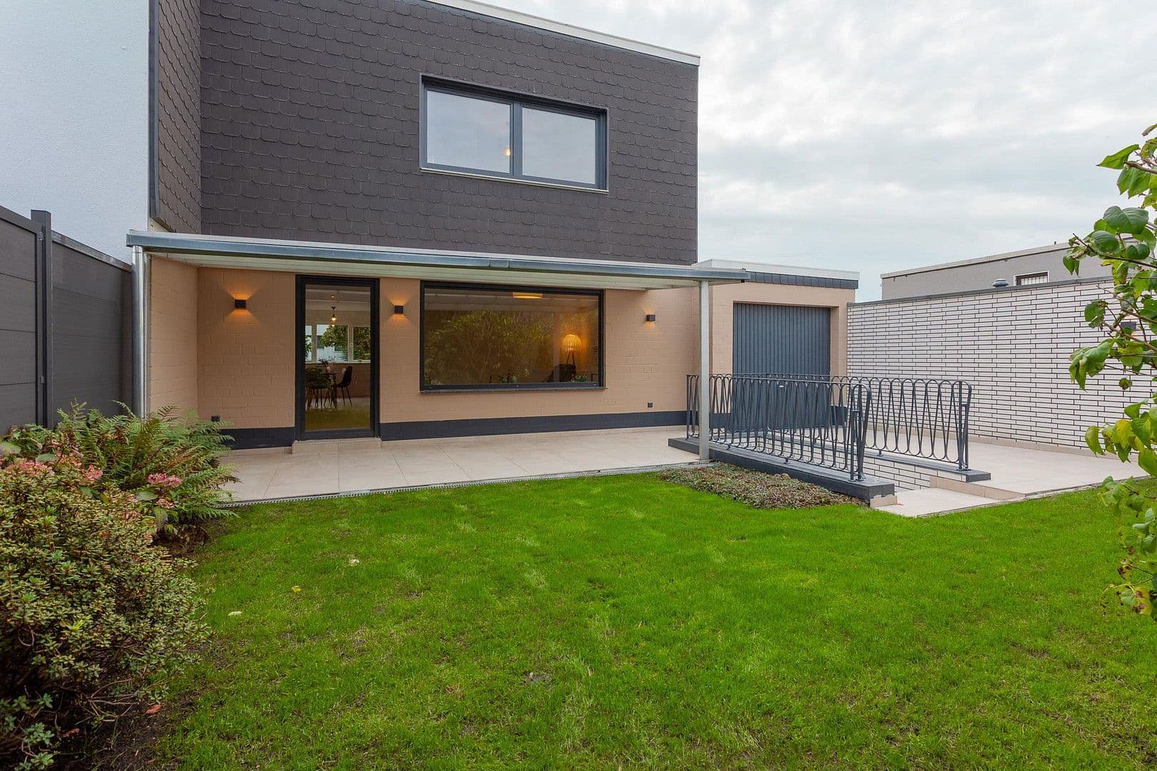 Prodej domu 140 m², pozemek 256 m², Mülheim an der Ruhr, Severní Porýní-Vestfálsko Prodej domu 140 m², pozemek 256 m², Mülheim an der Ruhr, Severní Porýní-Vestfálsko