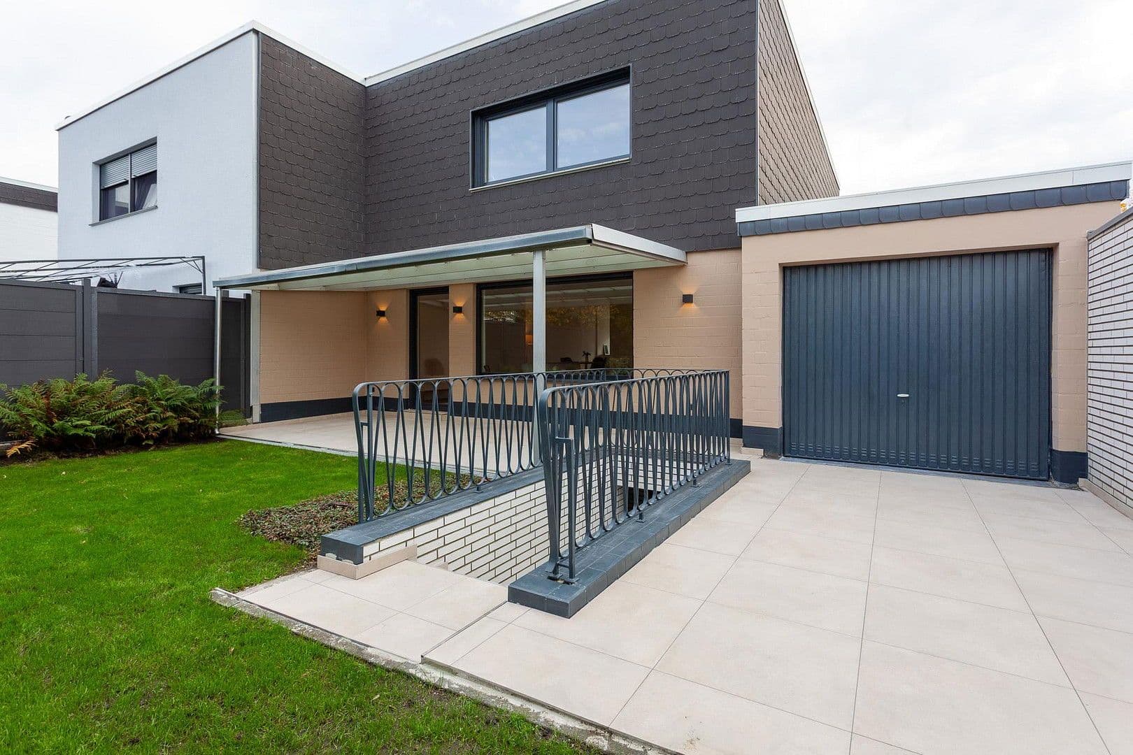 Prodej domu 140 m², pozemek 256 m², Mülheim an der Ruhr, Severní Porýní-Vestfálsko Prodej domu 140 m², pozemek 256 m², Mülheim an der Ruhr, Severní Porýní-Vestfálsko