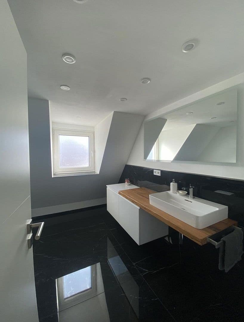 Prodej domu 130 m², pozemek 152 m², Ansbach, Bavorsko Prodej domu 130 m², pozemek 152 m², Ansbach, Bavorsko