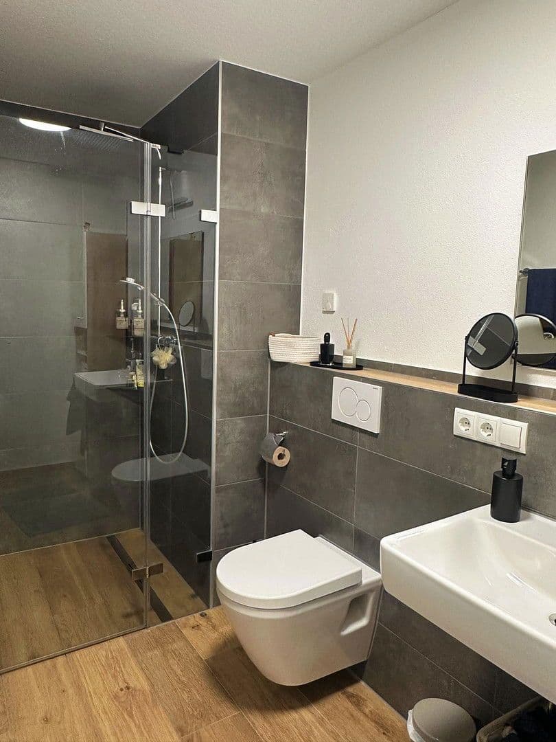 Pronájem bytu 2+kk 64 m², Untere Mühlbachstr. 9/1, Friedrichshafen, Bádensko-Württembersko Pronájem bytu 2+kk 64 m², Untere Mühlbachstr. 9/1, Friedrichshafen, Bádensko-Württembersko