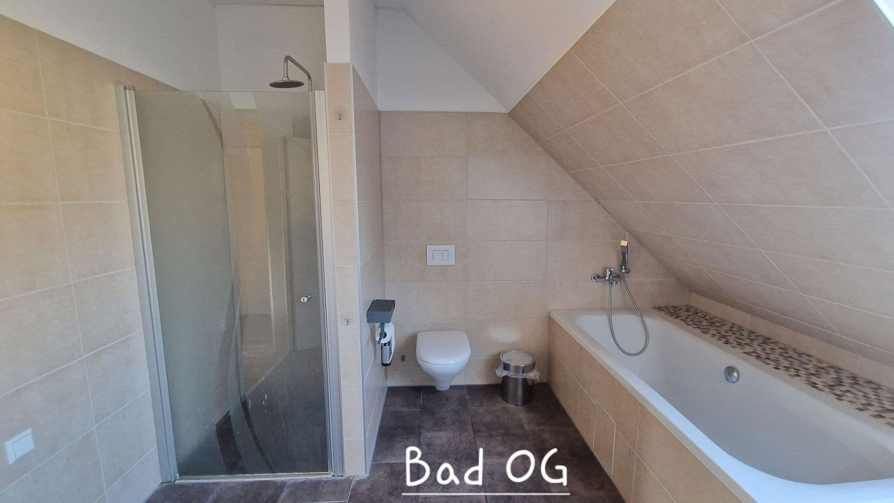 Prodej domu 214 m², pozemek 585 m², Berlin, Berlín Prodej domu 214 m², pozemek 585 m², Berlin, Berlín