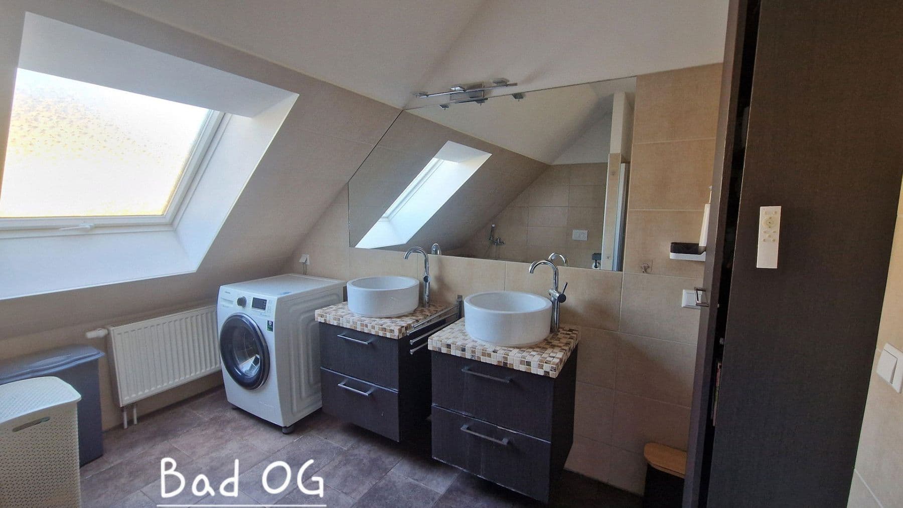 Prodej domu 214 m², pozemek 585 m², Berlin, Berlín Prodej domu 214 m², pozemek 585 m², Berlin, Berlín