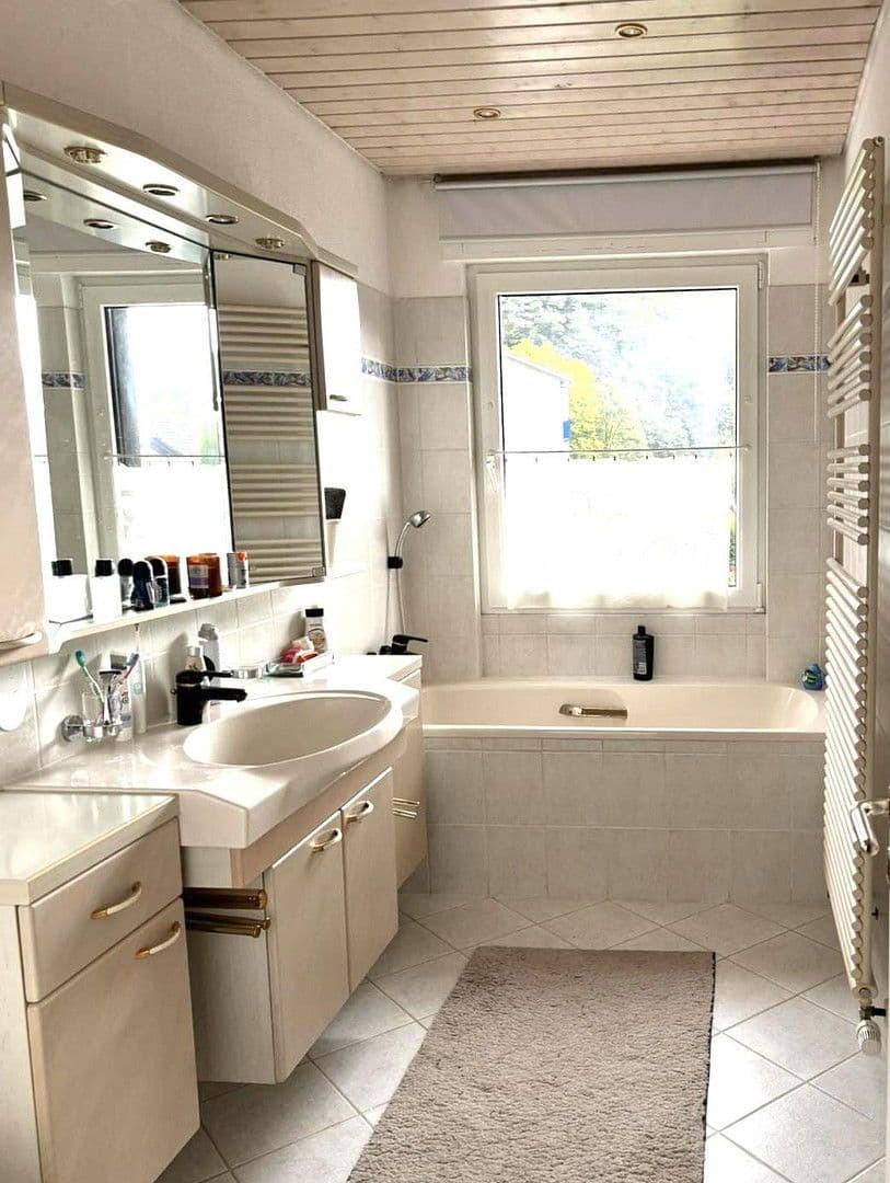 Prodej domu 228 m², pozemek 1.671 m², Zell im Wiesental, Bádensko-Württembersko Prodej domu 228 m², pozemek 1.671 m², Zell im Wiesental, Bádensko-Württembersko