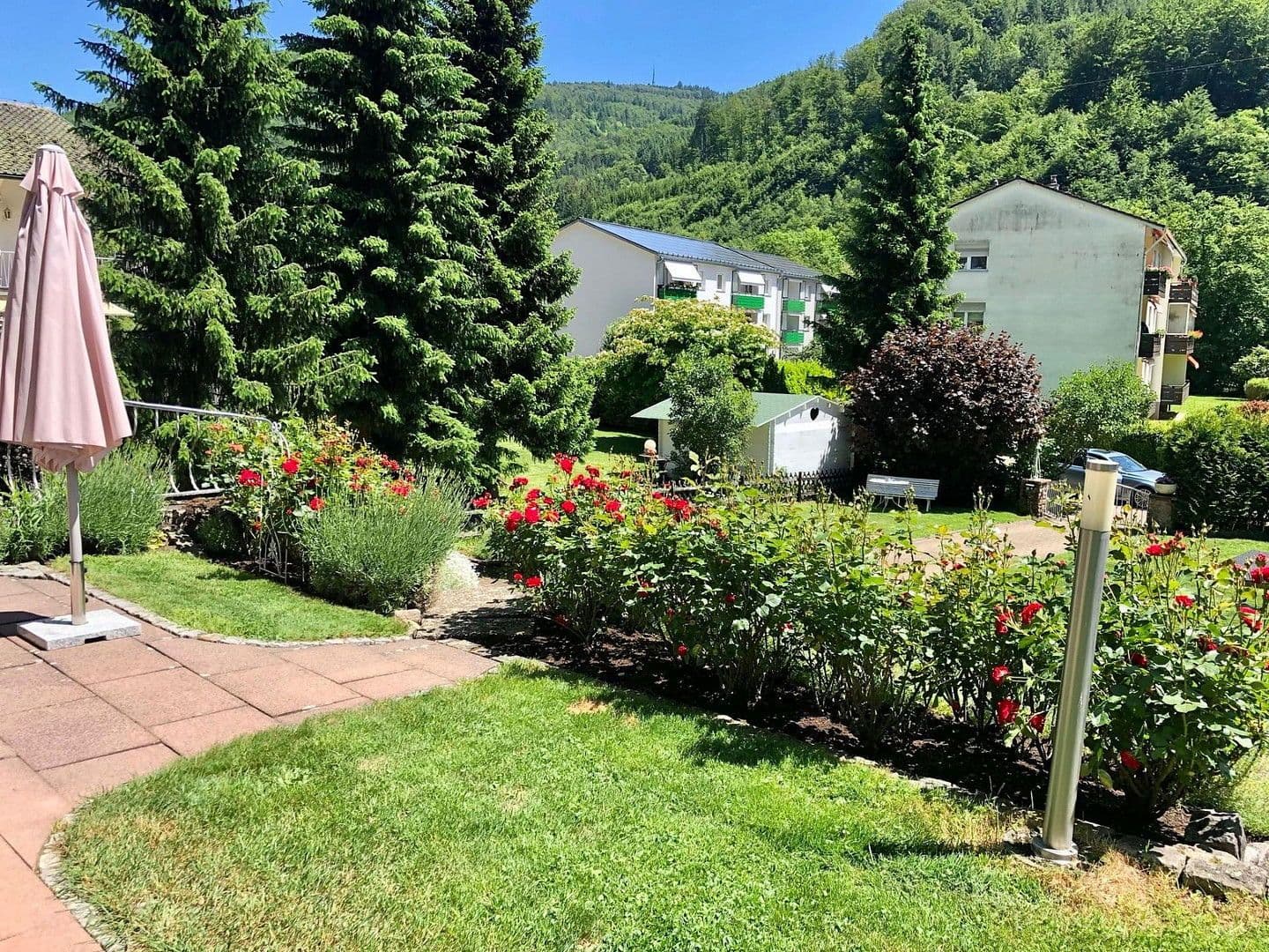 Prodej domu 228 m², pozemek 1.671 m², Zell im Wiesental, Bádensko-Württembersko Prodej domu 228 m², pozemek 1.671 m², Zell im Wiesental, Bádensko-Württembersko