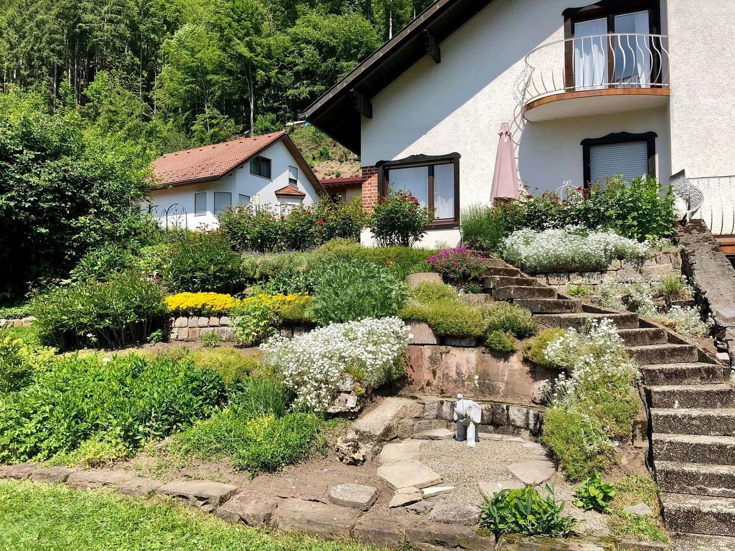 Prodej domu 228 m², pozemek 1.671 m², Zell im Wiesental, Bádensko-Württembersko Prodej domu 228 m², pozemek 1.671 m², Zell im Wiesental, Bádensko-Württembersko