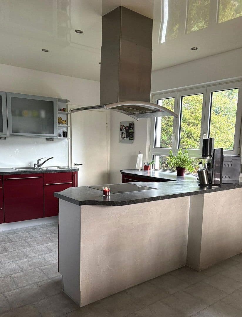 Prodej domu 228 m², pozemek 1.671 m², Zell im Wiesental, Bádensko-Württembersko Prodej domu 228 m², pozemek 1.671 m², Zell im Wiesental, Bádensko-Württembersko