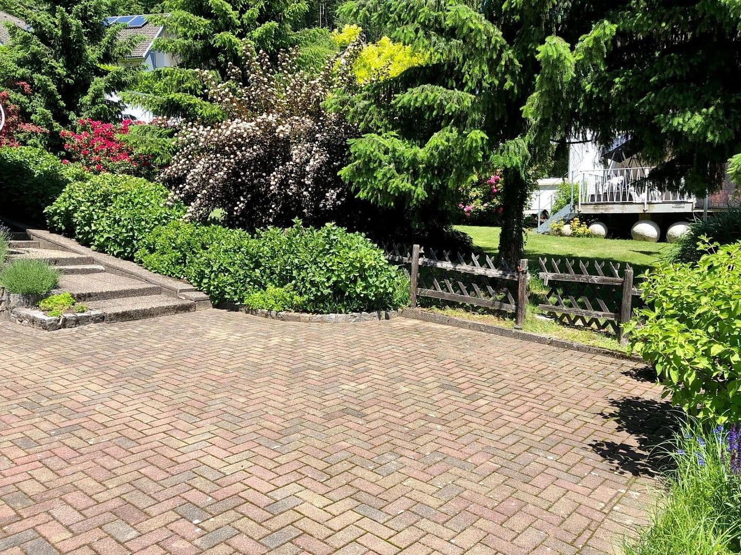 Prodej domu 228 m², pozemek 1.671 m², Zell im Wiesental, Bádensko-Württembersko Prodej domu 228 m², pozemek 1.671 m², Zell im Wiesental, Bádensko-Württembersko