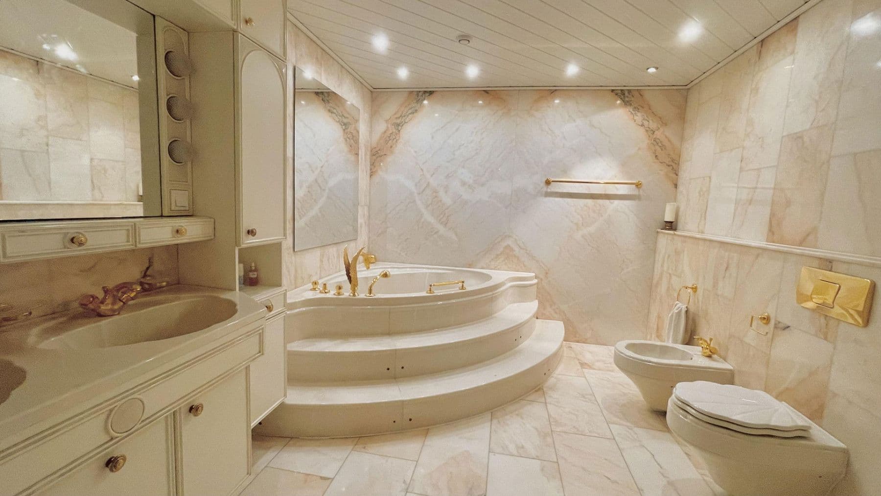 Pronájem bytu 4+kk 120 m², Gartenstraße 16, Schramberg, Bádensko-Württembersko Pronájem bytu 4+kk 120 m², Gartenstraße 16, Schramberg, Bádensko-Württembersko