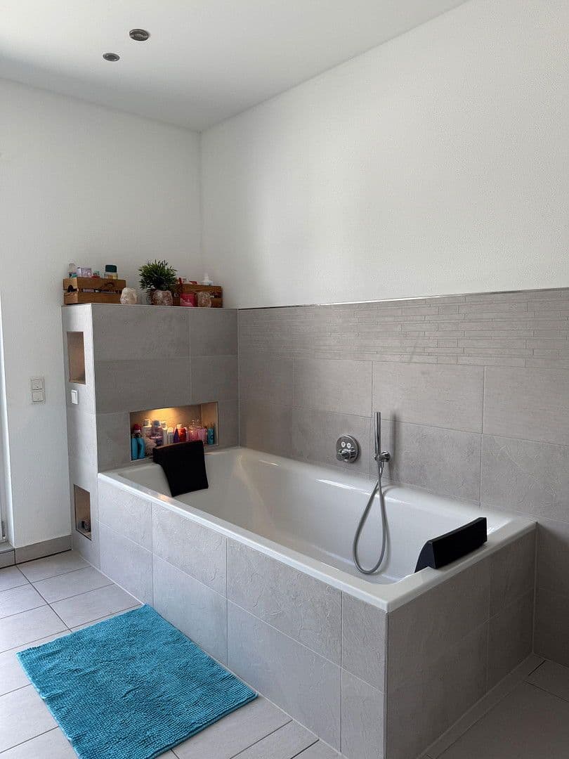 Prodej domu 274 m², pozemek 615 m², Roxheim, Porýní-Falc Prodej domu 274 m², pozemek 615 m², Roxheim, Porýní-Falc