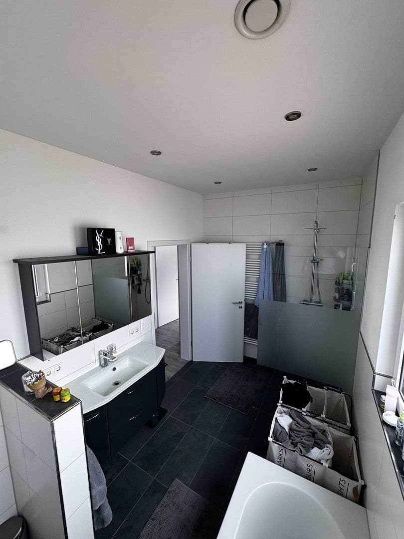 Prodej domu 274 m², pozemek 615 m², Roxheim, Porýní-Falc Prodej domu 274 m², pozemek 615 m², Roxheim, Porýní-Falc