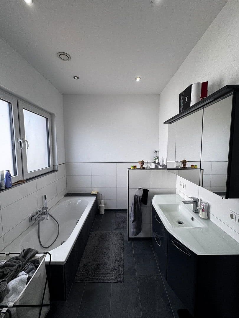 Prodej domu 274 m², pozemek 615 m², Roxheim, Porýní-Falc Prodej domu 274 m², pozemek 615 m², Roxheim, Porýní-Falc