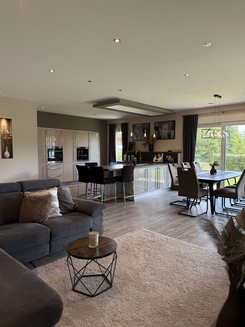 Prodej domu 274 m², pozemek 615 m², Roxheim, Porýní-Falc Prodej domu 274 m², pozemek 615 m², Roxheim, Porýní-Falc