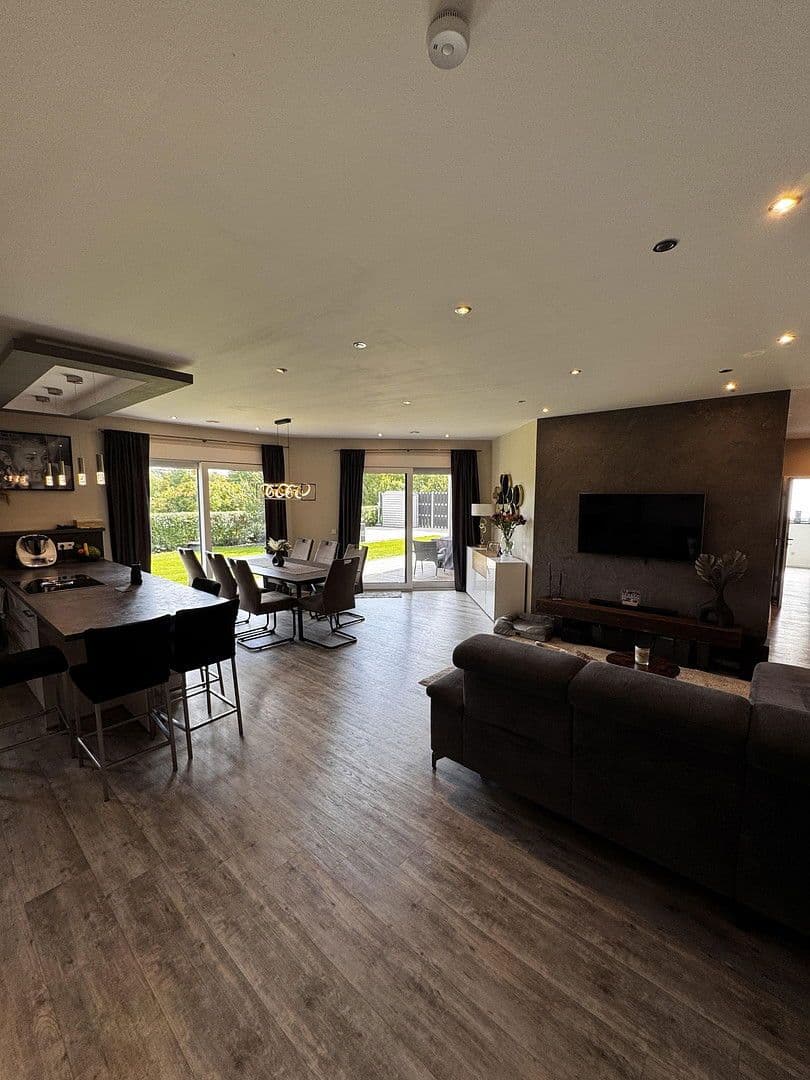 Prodej domu 274 m², pozemek 615 m², Roxheim, Porýní-Falc Prodej domu 274 m², pozemek 615 m², Roxheim, Porýní-Falc