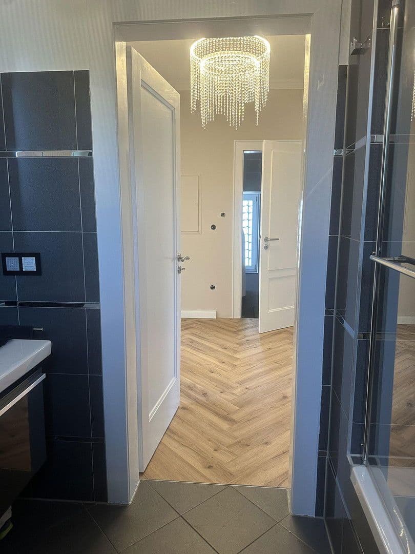 Pronájem bytu 3+1 85 m², Bergische-Landstr.262, Düsseldorf, Severní Porýní-Vestfálsko Pronájem bytu 3+1 85 m², Bergische-Landstr.262, Düsseldorf, Severní Porýní-Vestfálsko