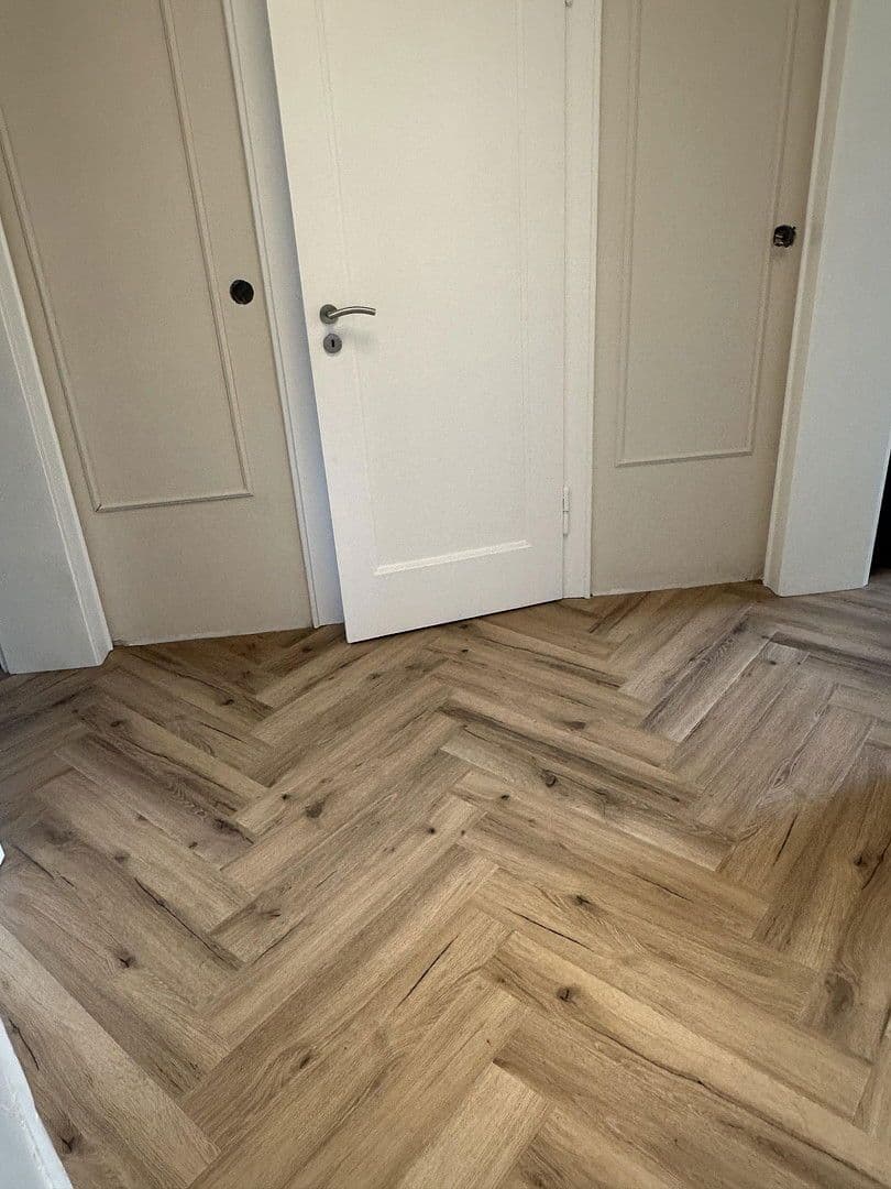 Pronájem bytu 3+1 85 m², Bergische-Landstr.262, Düsseldorf, Severní Porýní-Vestfálsko Pronájem bytu 3+1 85 m², Bergische-Landstr.262, Düsseldorf, Severní Porýní-Vestfálsko