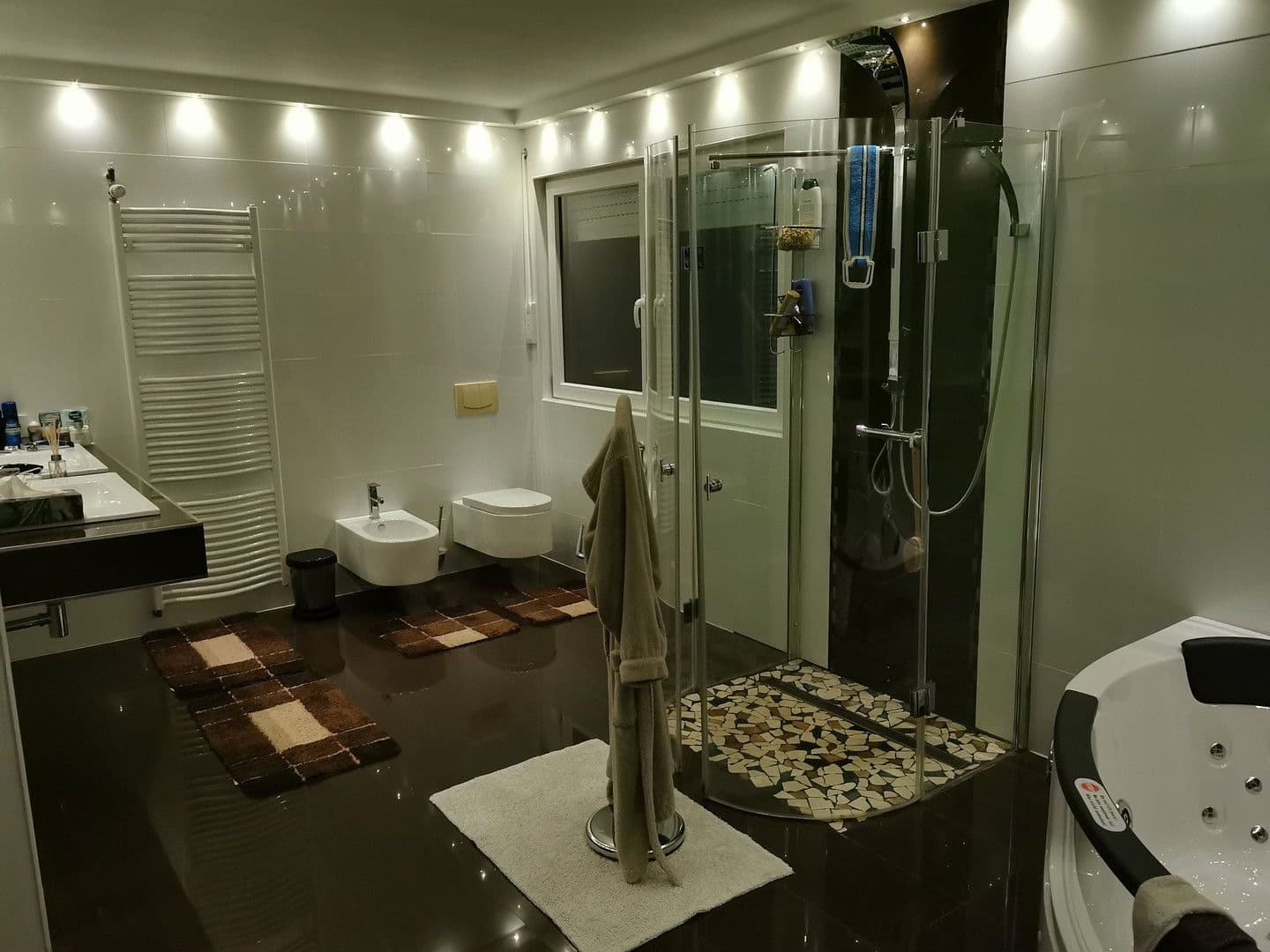 Pronájem domu 239 m², pozemek 4.138 m², Badenweiler, Bádensko-Württembersko Pronájem domu 239 m², pozemek 4.138 m², Badenweiler, Bádensko-Württembersko