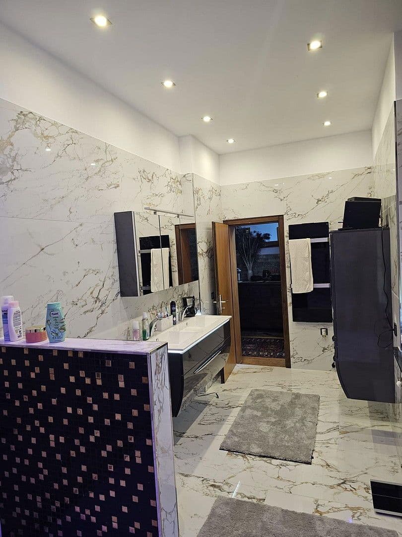 Prodej domu 650 m², pozemek 2.000 m², Bad König, Hessen Prodej domu 650 m², pozemek 2.000 m², Bad König, Hessen